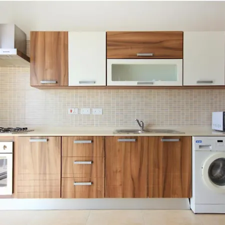 Perfectly Positioned In The Centre Of Malta Apartamento *