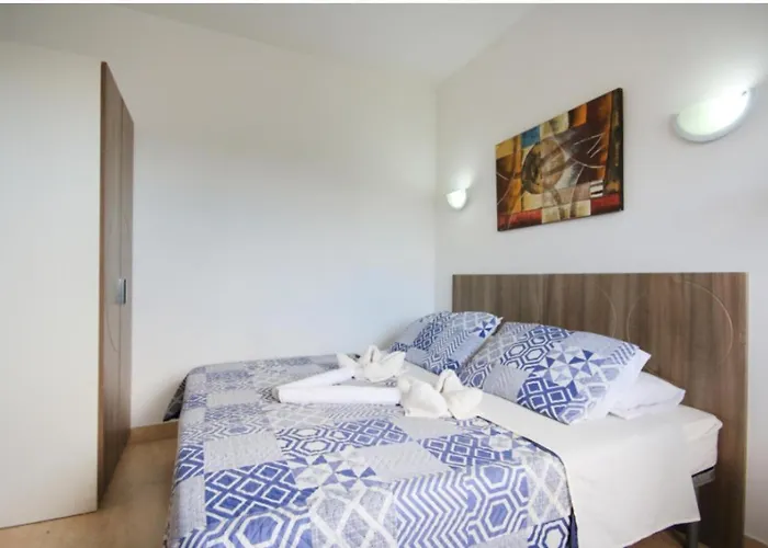 Perfectly Positioned In The Centre Of Malta דירה *