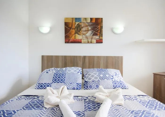 Perfectly Positioned In The Centre Of Malta דירה *