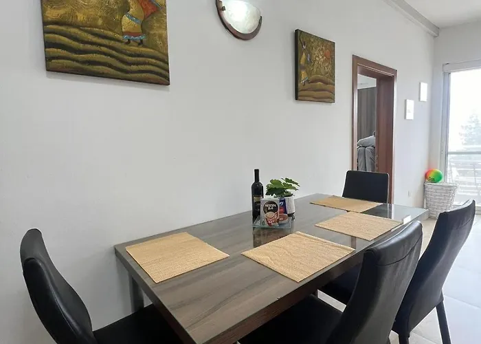 Perfectly Positioned In The Centre Of Malta דירה