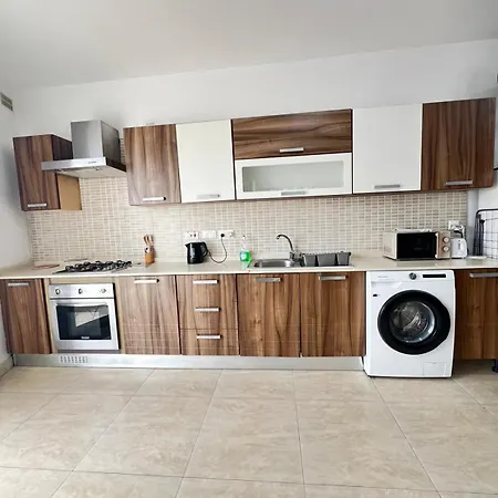 Perfectly Positioned In The Centre Of Malta Lejlighed *